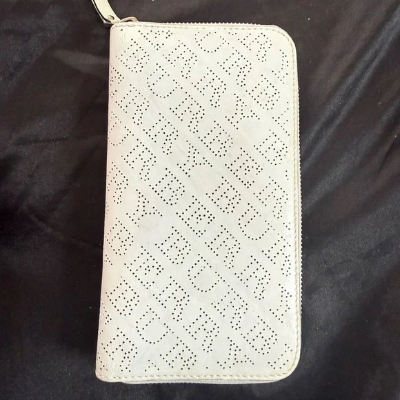 Burberry white Cream Leather Wallet - Picture 1 of 9